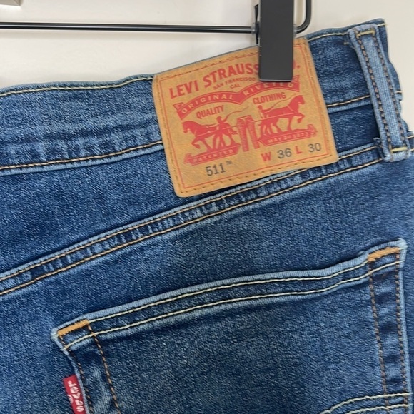 Levi Cut Off Jean Shorts - Picture 5 of 6